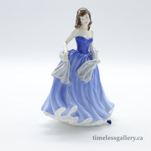 将图片加载到图库查看器，HN4530 Moonlight Serenade - Porcelain Figurine by Royal Doulton, circa 2003 (Item# P-1454)-Timeless Gallery
