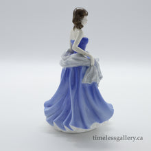 将图片加载到图库查看器，HN4530 Moonlight Serenade - Porcelain Figurine by Royal Doulton, circa 2003 (Item# P-1454)-Timeless Gallery
