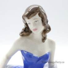 将图片加载到图库查看器，HN4530 Moonlight Serenade - Porcelain Figurine by Royal Doulton, circa 2003 (Item# P-1454)-Timeless Gallery
