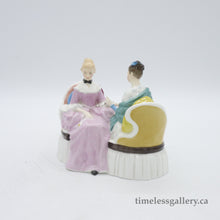 将图片加载到图库查看器，HN2276 Heart to Heart - Popular - Vintage Porcelain Figurine by Royal Doulton, circa 1970 (Item# P-1607)-Timeless Gallery
