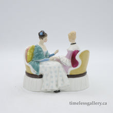 将图片加载到图库查看器，HN2276 Heart to Heart - Popular - Vintage Porcelain Figurine by Royal Doulton, circa 1970 (Item# P-1607)-Timeless Gallery
